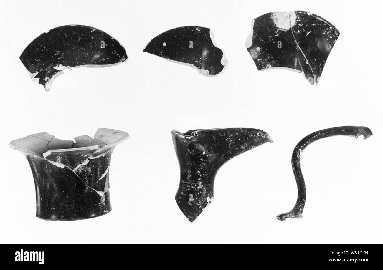 Noir des Pouilles Oinochoe 6 Forme, Inconnu, Pouilles, Italie du Sud, 4ème siècle avant J.-C., terre cuite, 12,1 × 8,2 cm (4 3/4 x 3 1/4 in Banque D'Images