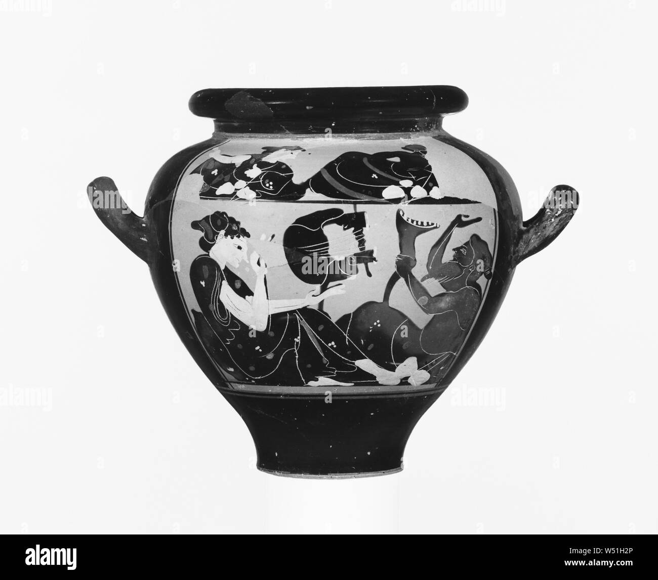 Attic Black-Figure Stamnos Beaune, peintre, Athènes, Grèce, environ 500 avant J.-C., terre cuite, 15,4 × 15,3 cm (6 1/16 x 6 1/16 in Banque D'Images