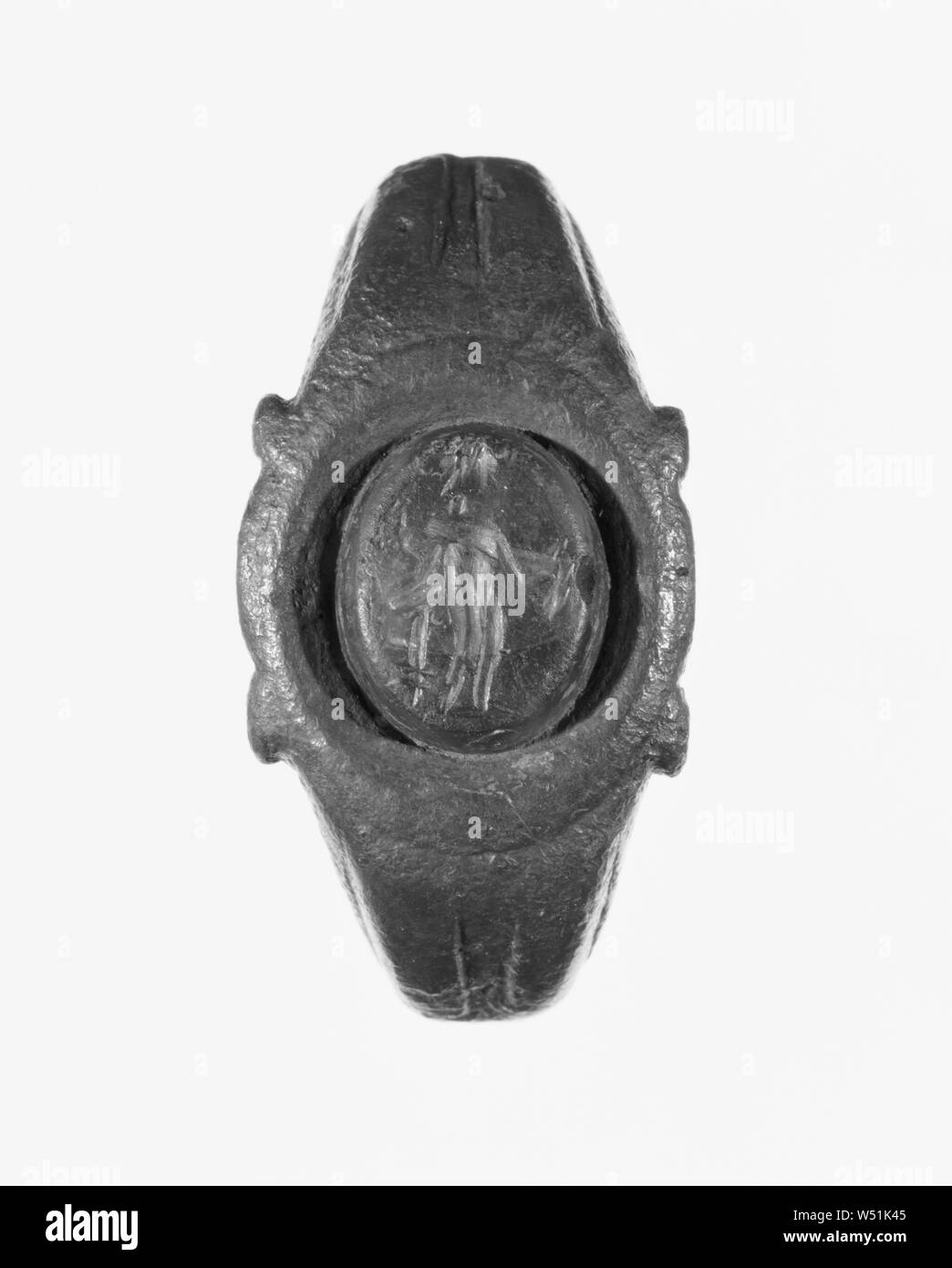Bijou gravé insérés dans un anneau, inconnu, 2ème siècle A.D., Gem : cornaline, anneau : bronze, 1,2 × 1 cm (7/16 × 3/8 Banque D'Images
