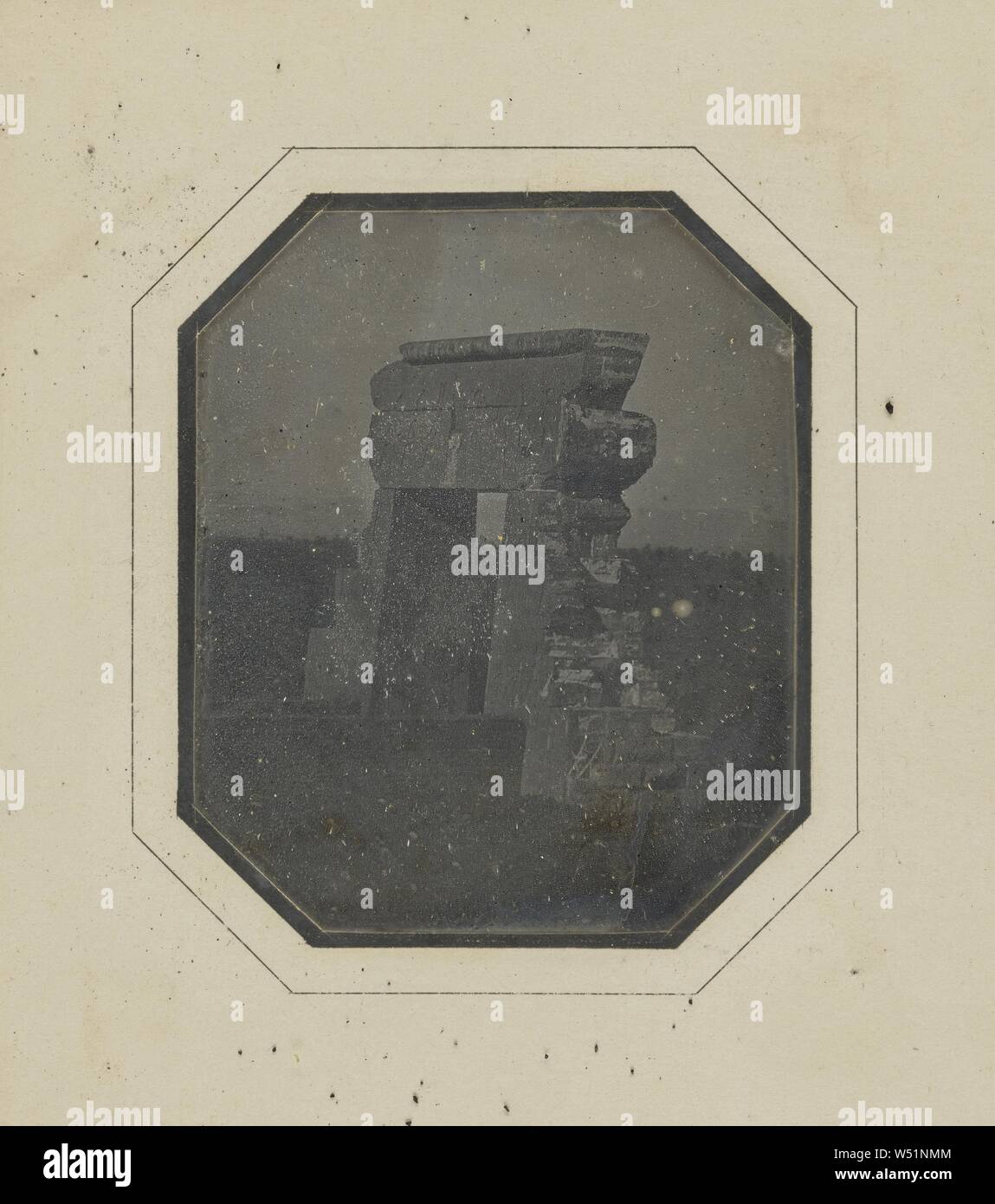 Porte d'entrée dans le temple de l'Égypte, bague romaine t52, Alphonse-Eugene-Jules Itier (Français, 1802 - 1877), 1846, daguerréotype, 7,1 × 6 cm (2 13/16 x 2 3/8 in. Banque D'Images
