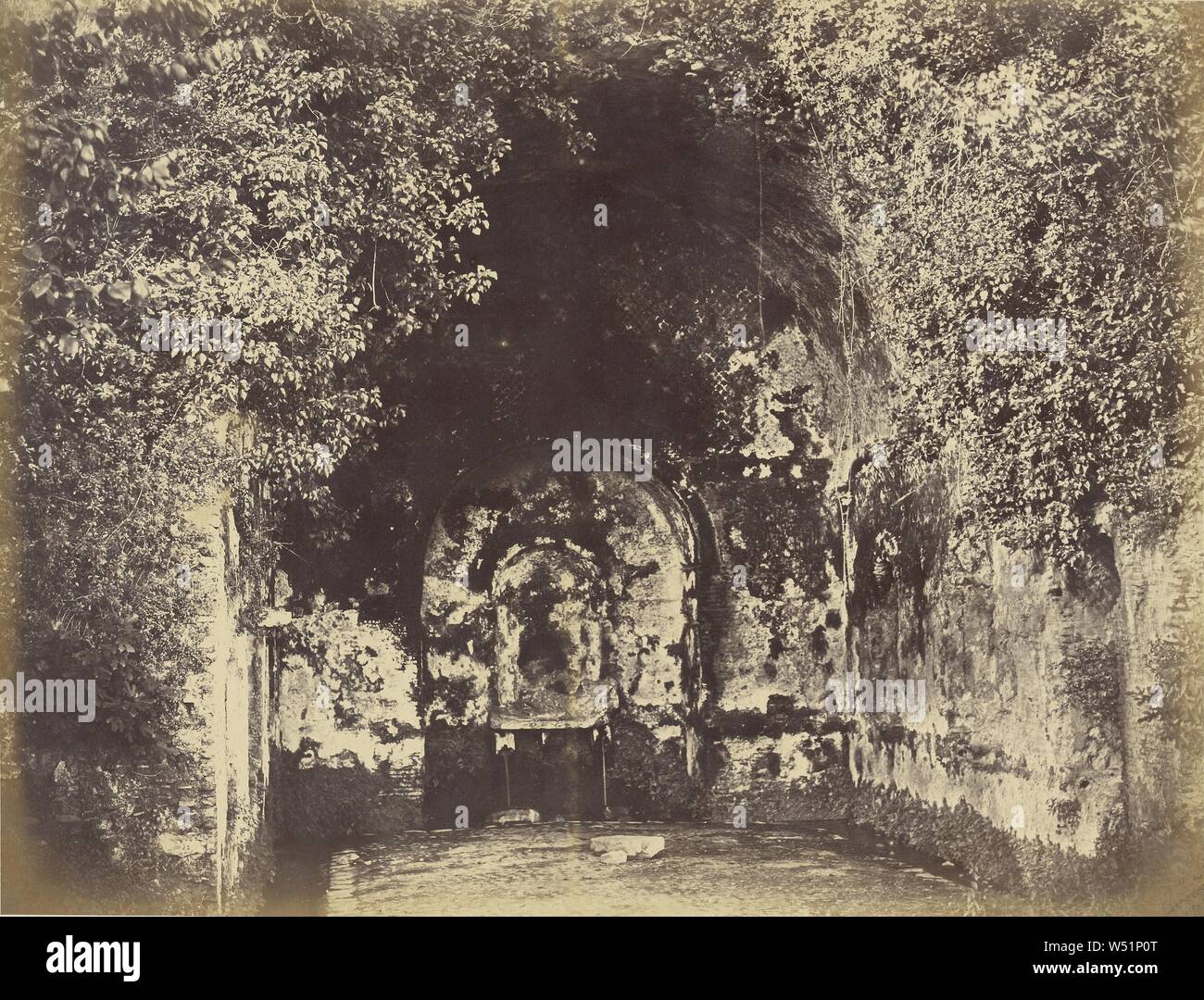 Grotte de Egeria, Robert Macpherson (Scottish, 1811 - 1872), les années 1860, à l'albumine argentique, 31 × 40,5 cm (12 3/16 × 15 à 15/16 Banque D'Images