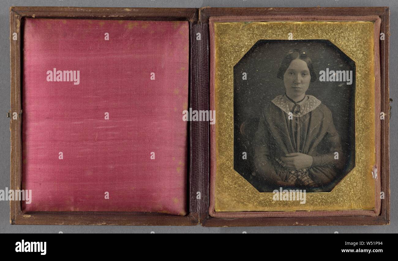 Portrait d'une femme assise avec la main sur les genoux, attribuées à William J. Shew (américain, 1820 - 1903), 1845-1850, Daguerréotype Banque D'Images