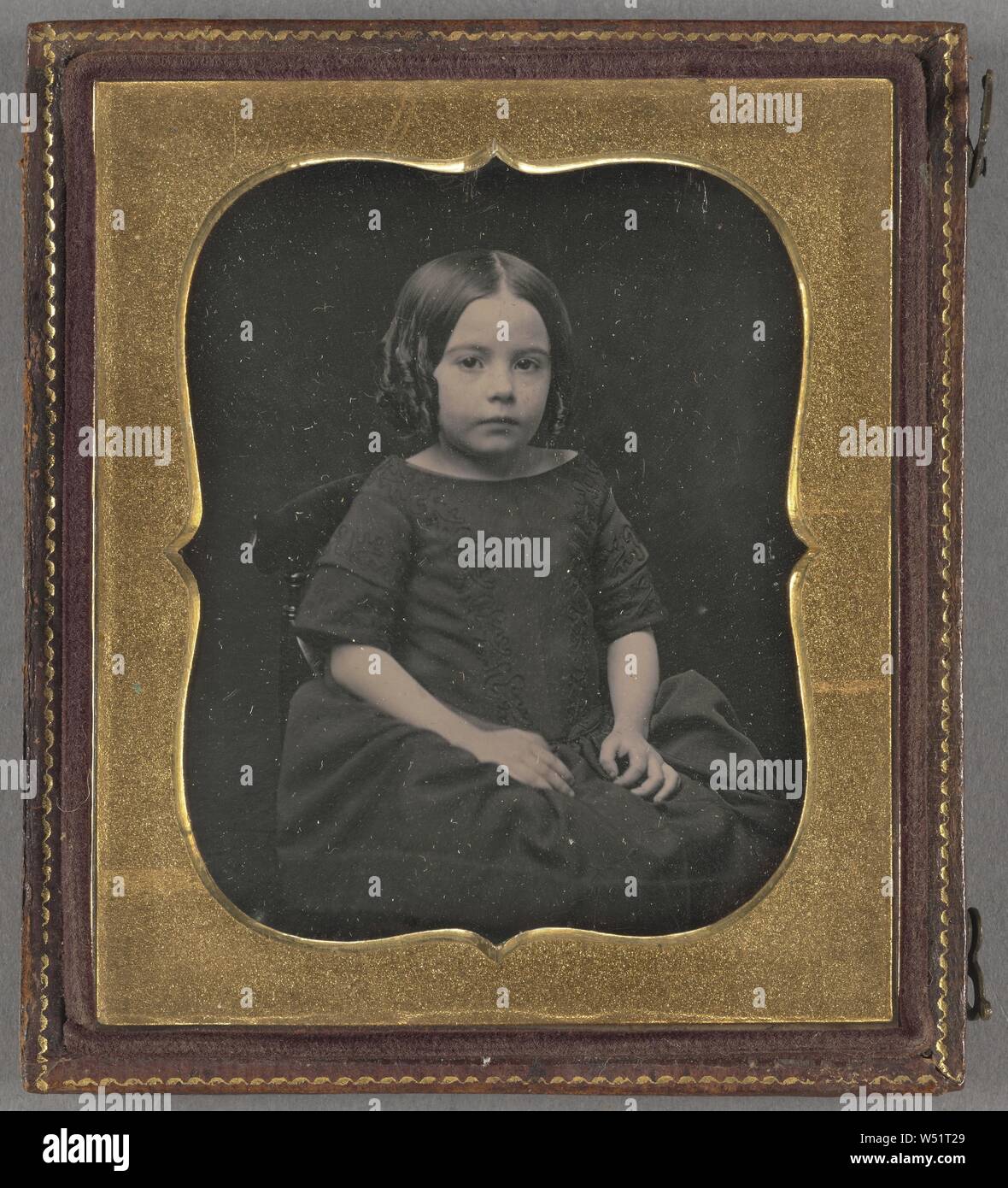 Portrait d'une petite fille aux anglaises, pas de bouilloire, cuisine américaine, environ 1850, daguerréotype, 7 × 5,6 cm (2 3/4 x 2 3/16 in Banque D'Images
