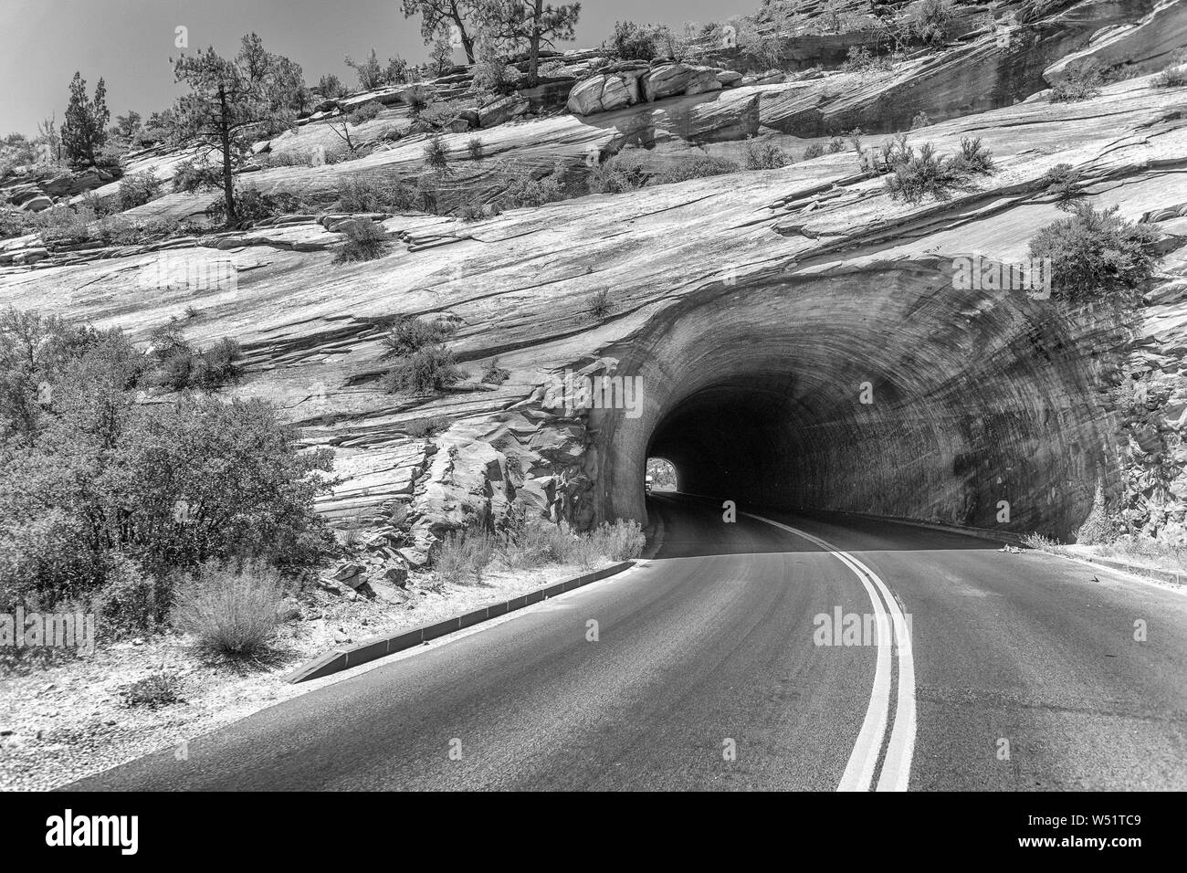 Entrée du Tunnel de Red Canyon et de Bryce Canyon. Arc rouge situé à l'entrée du parc national. Banque D'Images