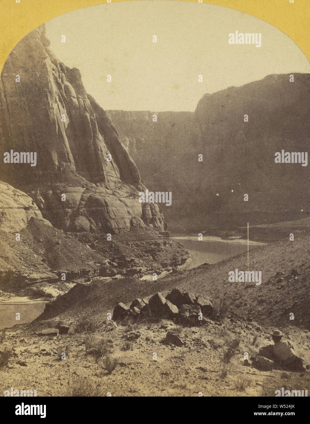 Colorado River, au-dessus de l'embouchure de la Paria. Murs 2 100 pieds de hauteur., William H. Bell (américain, 1830 - 1910), 1872, à l'albumine argentique Banque D'Images