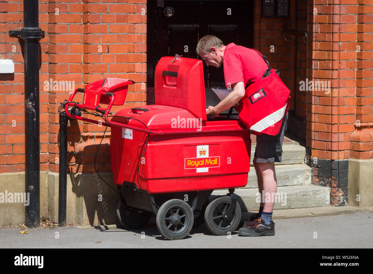 Chariot de livraison électrique Banque de photographies et d'images à haute  résolution - Alamy