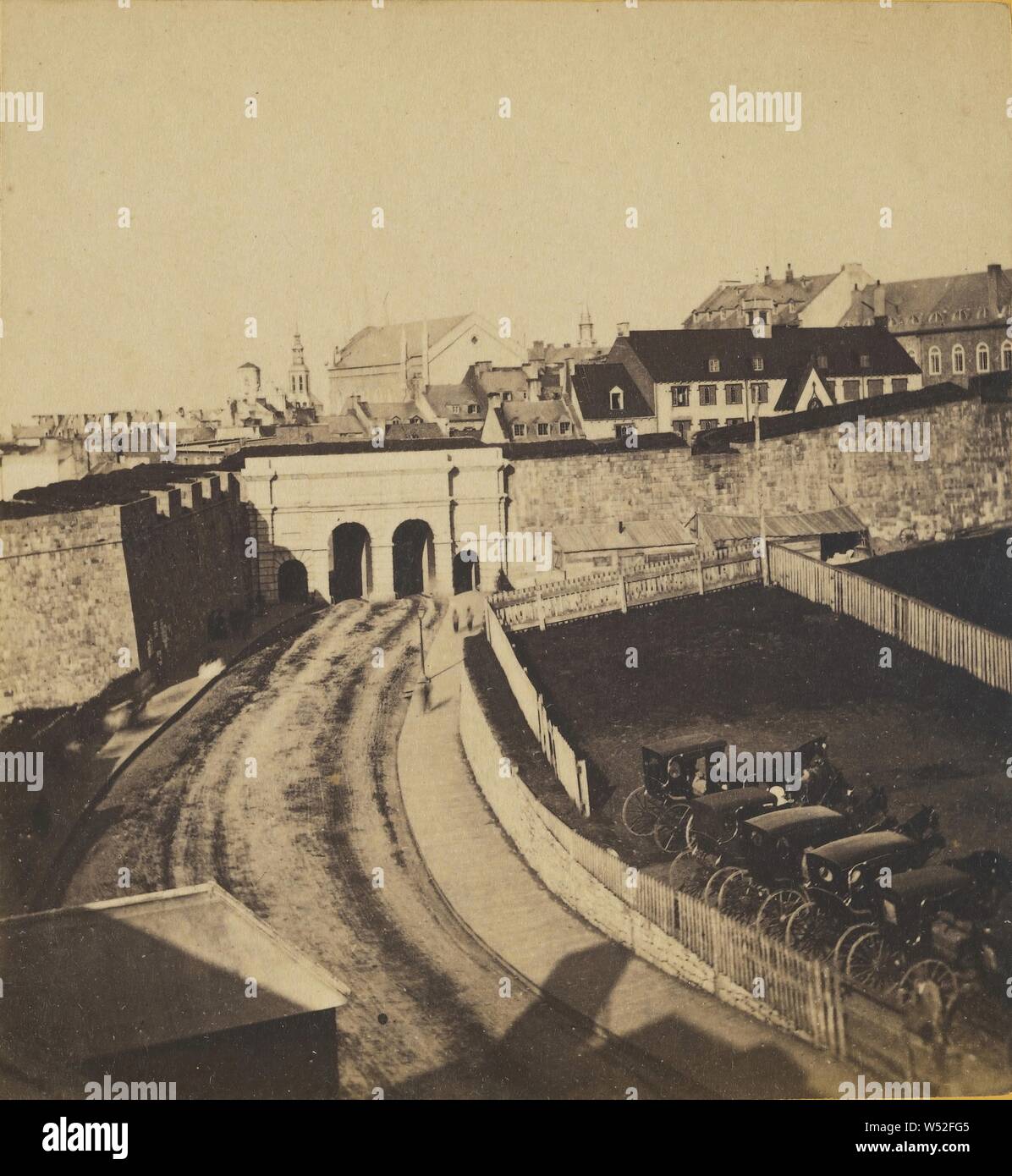 St John's Gate, du haut d'une maison à Saint John Street (à l'extérieur)., L.P. Vallée (canadien, 1837 - 1905, Québec, Canada active), 1865-1873, à l'albumine argentique Banque D'Images