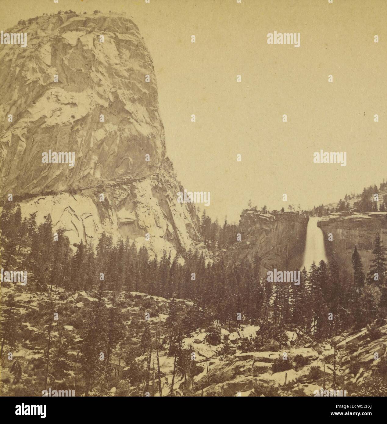Yowiye, ou le Nevada Fall, 700 pieds, Yosemite Valley, comté de Mariposa, calcarea, Carleton Watkins (américain, 1829 - 1916), à propos de 1867, à l'albumine argentique Banque D'Images