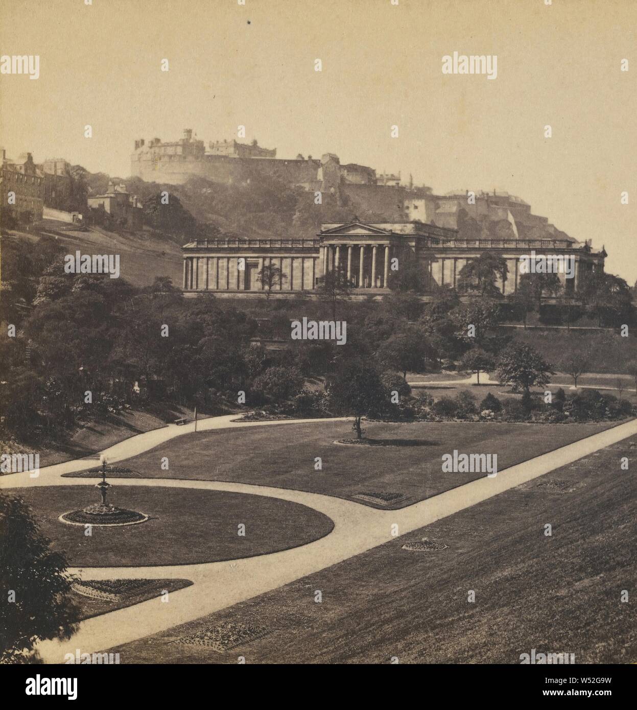 Le Château d'Édimbourg - de Princes Street., George Washington Wilson (Scottish, 1823 - 1893), vers 1865, à l'albumine argentique Banque D'Images