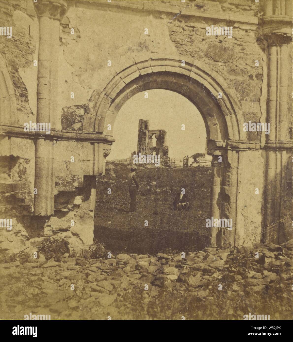 L'Irlande. Ruines de l'abbaye de Mellifont, Co.. Louth, pas de bouilloire, britannique, vers 1865, à l'albumine argentique Banque D'Images