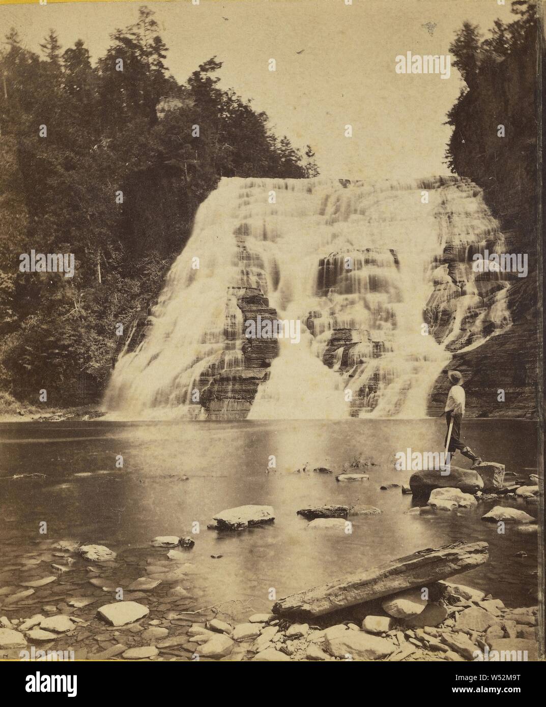 Ithaca Falls - 160 pieds de haut - 150 pieds de large - Crystal Pool au premier plan. Fall Creek., pas de bouilloire, cuisine américaine, Edward et Henry T. Anthony & Cie (American, 1862 - 1902), vers 1860, à l'albumine argentique Banque D'Images