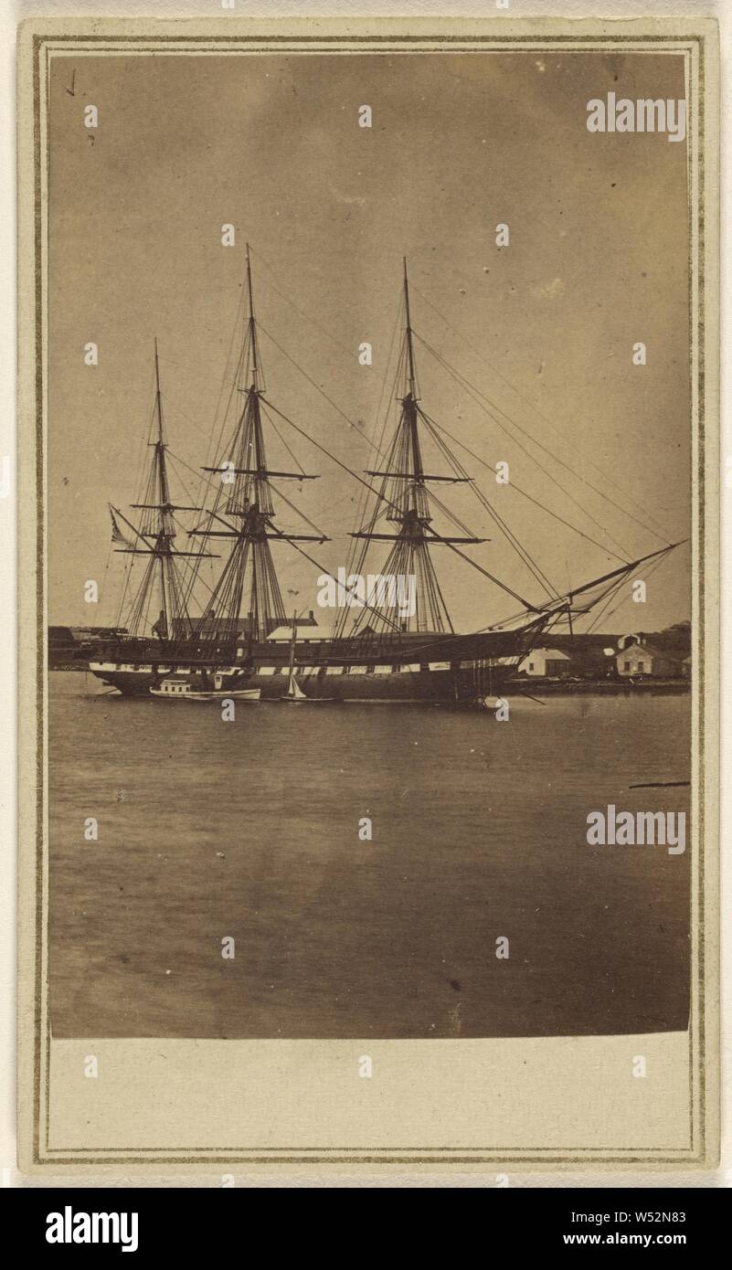 Le Commodore's flag ship - Constitution de la station navale de la frégate à Newport R.I., J.A. Williams (États-Unis, Actif 1850 - 1880), 1864-1866, à l'albumine argentique Banque D'Images