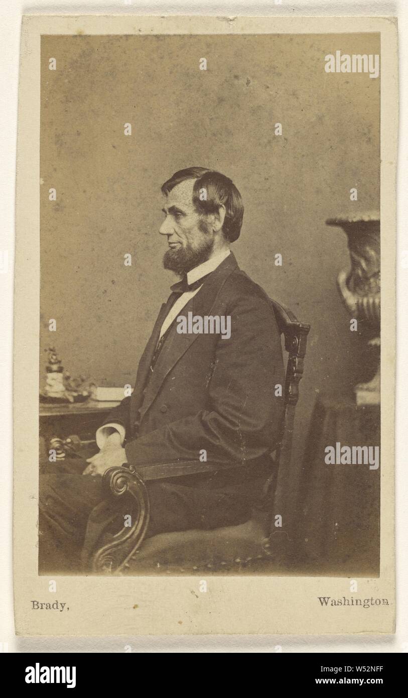Abraham Lincoln assis, de profil, Studio de Mathew B. Brady (américain, environ 1823 - 1896), à propos de 1862, à l'albumine argentique 8,5 x 5,3 cm, (3 3/8 x 2 1/16 in Banque D'Images