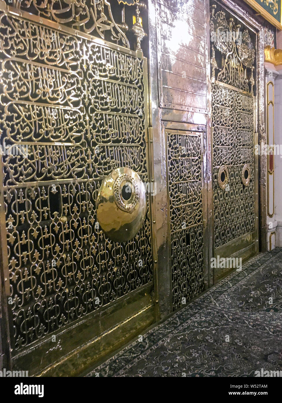 MEDINA, l'ARABIE SAOUDITE - le 24 juin 2019 : Le tombeau du prophète Islamique et au début, les responsables musulmans, Abu Bakar et Oumar le 24 juin 2019 à Madina Banque D'Images