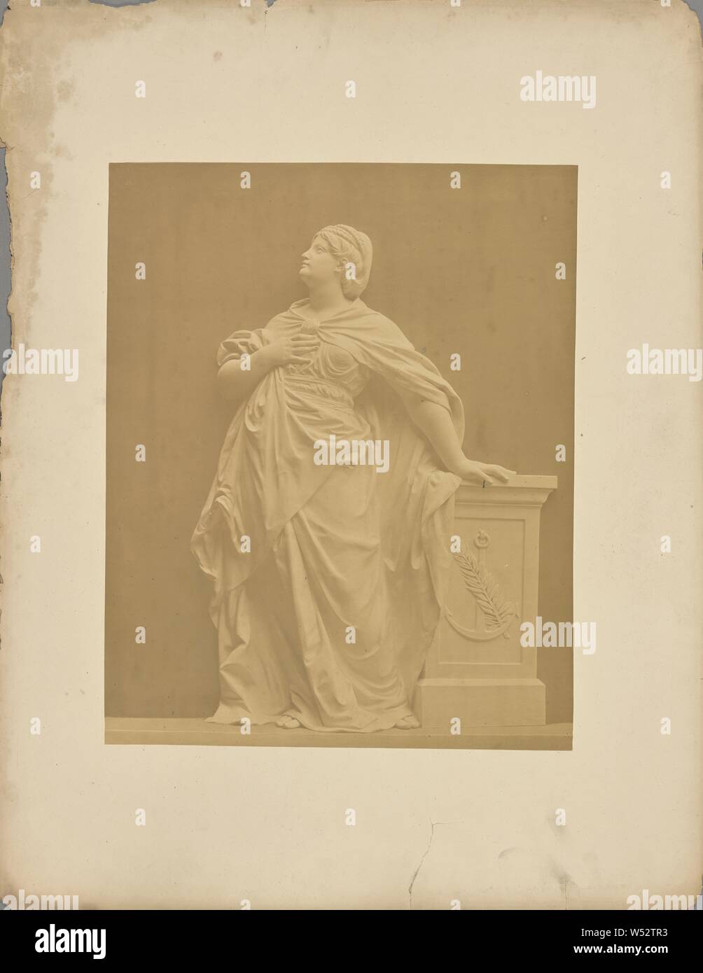 Relief sculpture de femme, l'inconnu, vers 1865 - 1875, à l'albumine argentique, 45 × 36 cm (17 11/16 × 14 3/16 po Banque D'Images