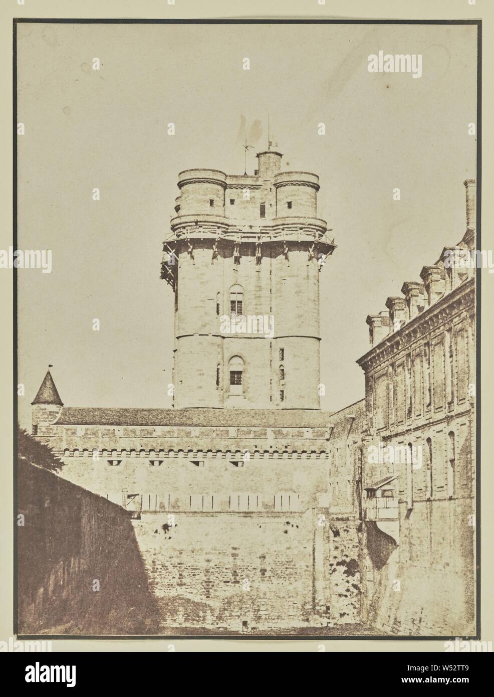 Château de Vincennes, Paris, Hippolyte Bayard (Français, 1801 - 1887),  Paris, France, 1843-1848, impression sur papier salé, 23,3 × 17,5 cm (9  3/16 × 6 7/8 po Photo Stock - Alamy