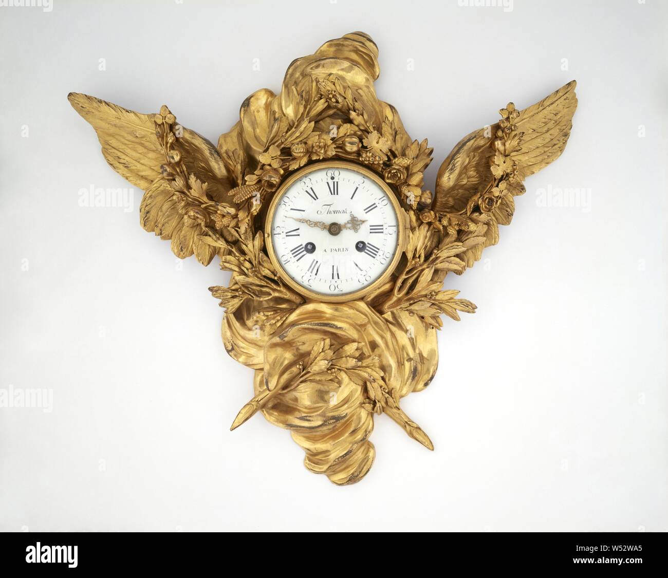 Horloge murale, Inconnu, mouvement d'horloge probablement par Nicolas  Thomas (français, est mort après 1806 (master) 1778), Paris, France,  environ 1785, bronze doré, verre, métal émaillé, 49,5 × 55,9 cm (19 1/2 x  22 dans Photo Stock - Alamy