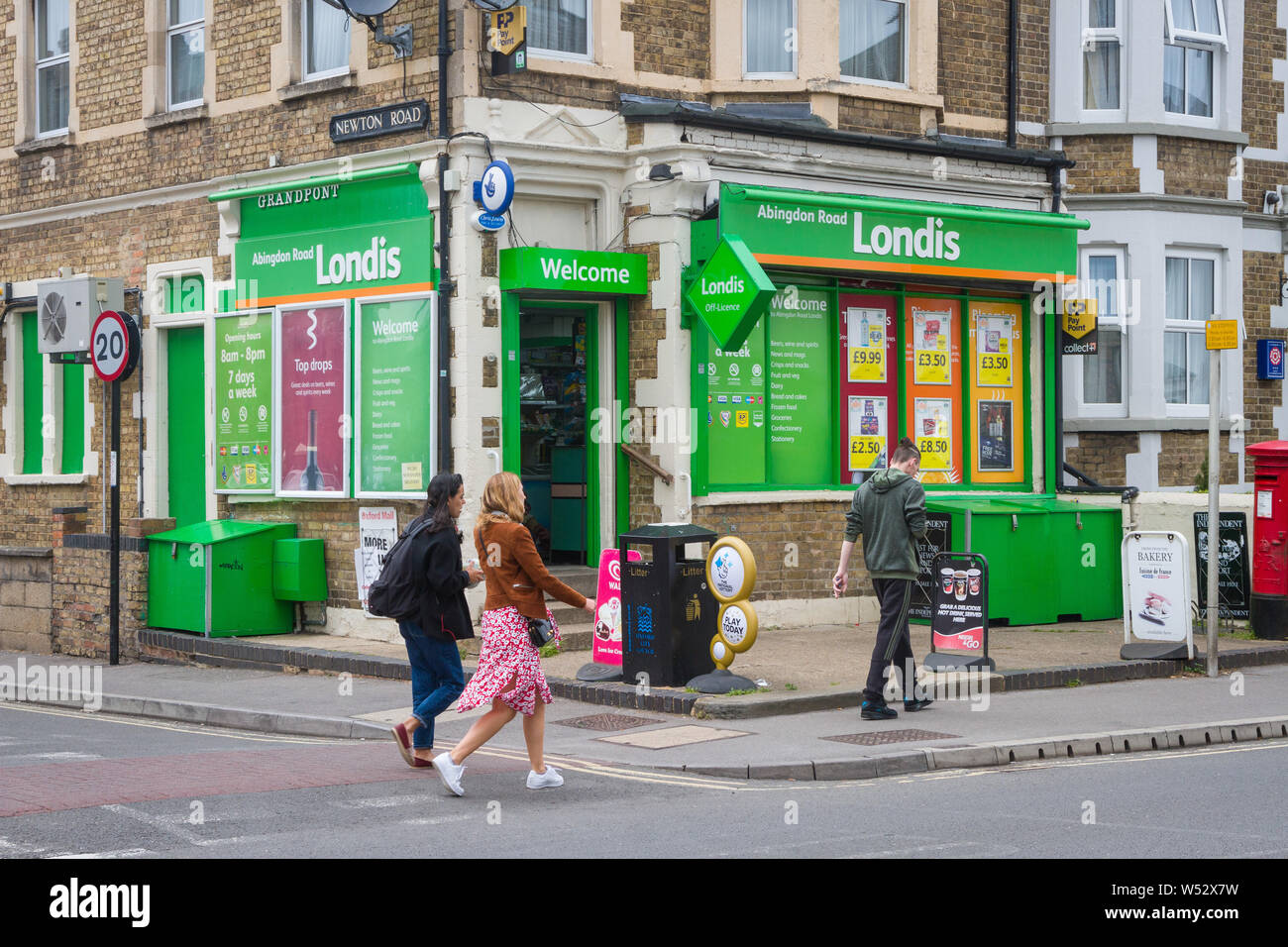 Un coin boutique Londis à Oxford Banque D'Images