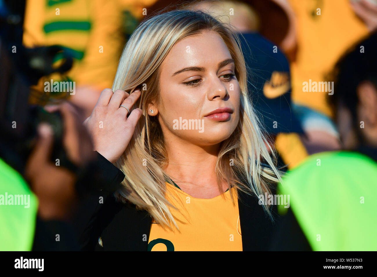 Les fans de football australien de démontrer leur appui à l'Australie de l'équipe nationale de soccer dans la ronde de 16 match contre l'équipe nationale de football de l'Ouzbékistan durin Banque D'Images