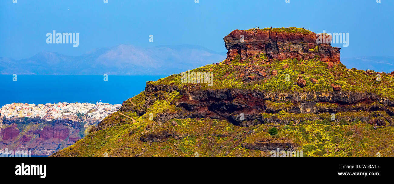 Santorin, Grèce l'île panorama bannière de Skaros rock et le village d''Oia Banque D'Images