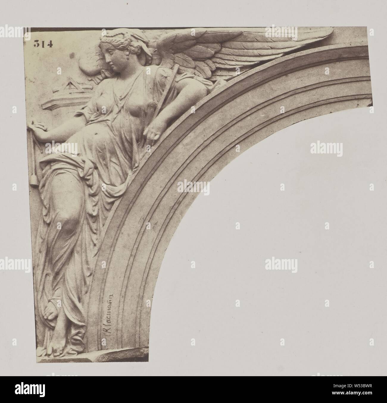 La science moderne, la sculpture par Emile Seurre, décoration de l'Hôtel du Louvre, Paris, Édouard Baldus (Français, né en Allemagne, 1813 - 1889), Paris, France, 1852-1857, impression sur papier salé, 12,2 × 12,7 cm (4 13/16 x 5 dans Banque D'Images