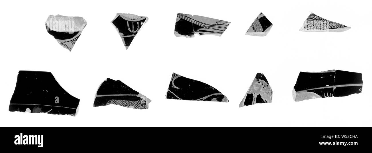 Attic Red-Figure Kylix fragments (13), attribuée à l'Sosias (peintre grec (Grenier), actif sur 510 - 490 avant J.-C.), Inconnu, Attique, Grèce, près de 510-490 av. J.-C., Terre cuite Banque D'Images