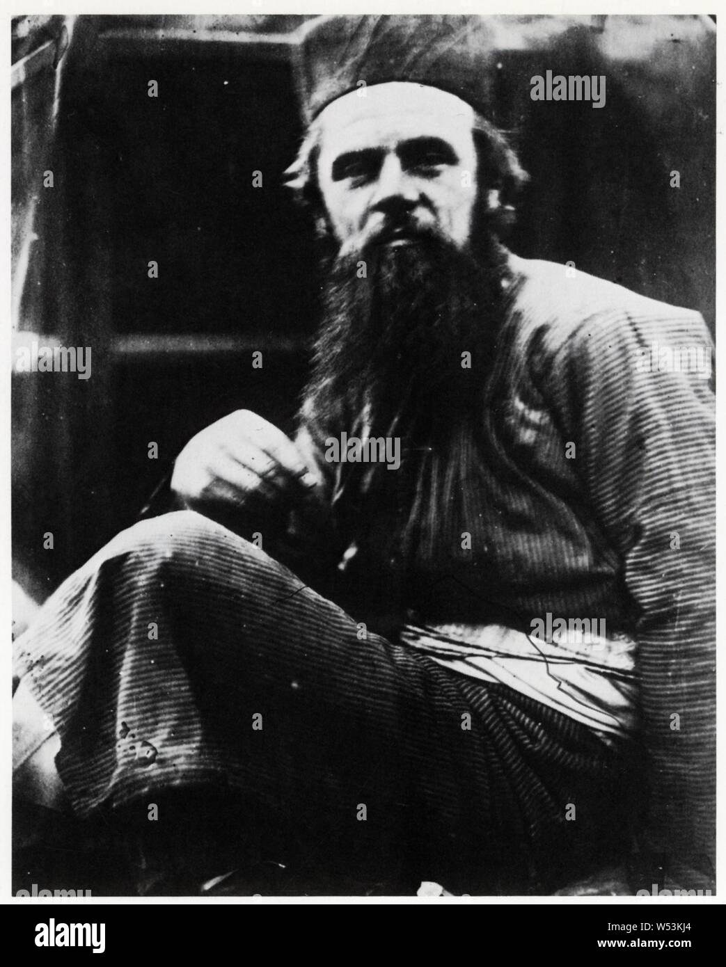 JULIA MARGARET CAMERON-.(1815-1879).LE PEINTRE PRÉ-RAPHAÉLITE William Holman Hunt (1827-1910), DANS SON HABITUDE ORIENTAL.TIRAGE SUR PAPIER ALUMINÉ À PARTIR Banque D'Images