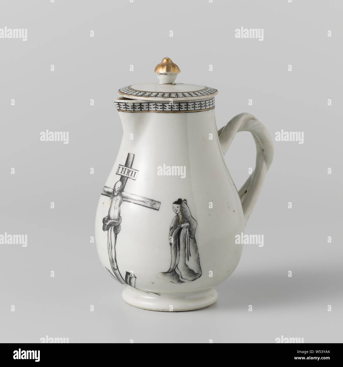 Pot à lait en forme de poire avec une crucifixion, scène de couvercle en porcelaine en forme de poire, pot à lait peint sur la glaçure en noir et or. Frontière couvercle peint avec un groupe avec un motif décoratif. Une puce dans le bord du couvercle. Partie d'un service à thé. Salon européen en encre de Chine., anonyme, la Chine, l'c. 1780, dynastie Qing-(1644-1912) / période de Qianlong (1736-1795), Porcelaine, glaçure (matériel), de l'or (métal), la vitrification, H 2,5 cm × 6,1 cm d Banque D'Images