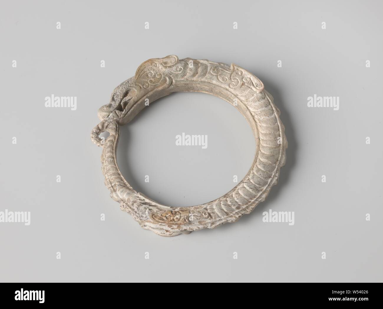 Anneau en forme de Dragon, Dragon en forme., anonyme, de la Chine, 1100 - 1300, la chanson-dynasty (960-1279), jade (rock), D. 12,0 cm Banque D'Images