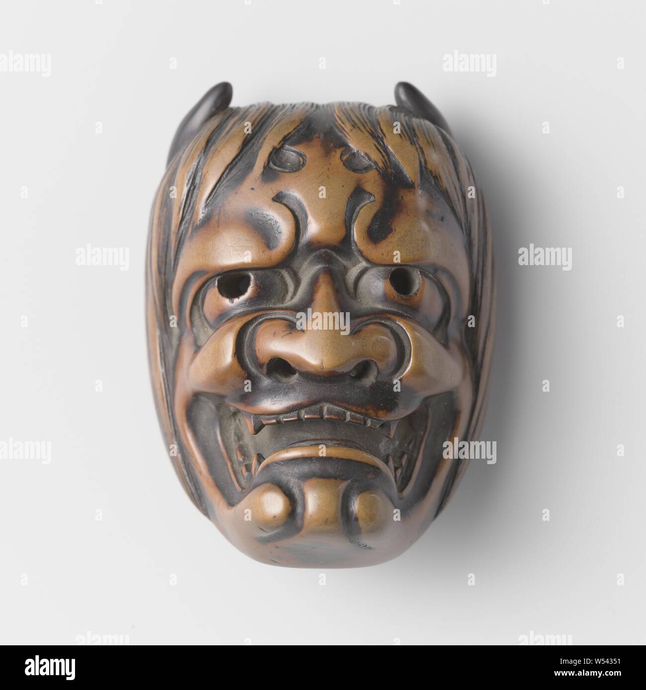 Netsuke, Masque de la Sorcière Hannya., anonyme, le Japon, l'c. 1700 - c. 1850, période Edo (1600-1868), le bois (matière végétale), h 6,5 cm × w 4,3 cm × 3,8 cm d Banque D'Images