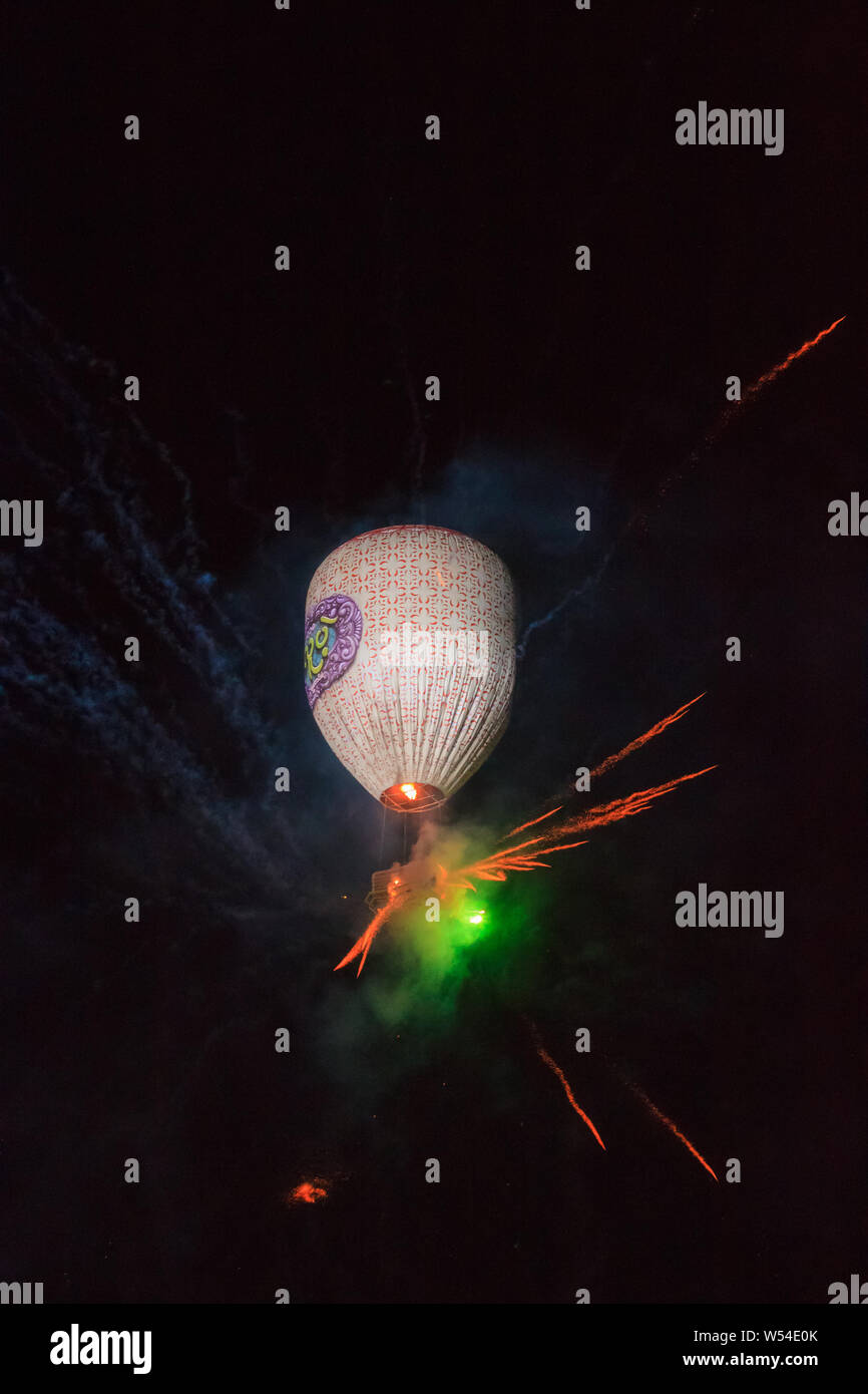 Taunngyi, Myanmar, le 23 novembre 2018 - Le Hot Air Balloon Festival à Taunggyi est un festival de quatre jours a célébré chaque année en novembre. Des dizaines de milliers Banque D'Images
