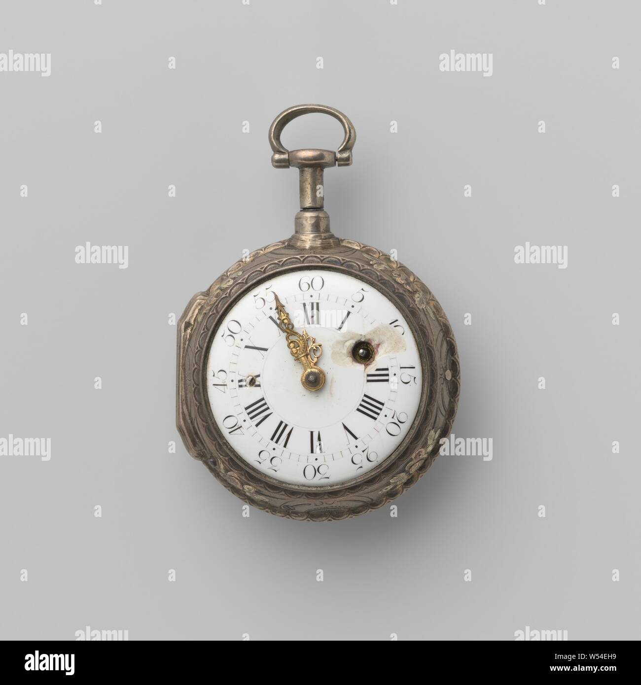 Montre en argent, montre, watch, répétition d'argent. À l'arrière bas un médaillon dans lequel un monogramme de la lettres SLM, J.J. Henchel (attribué à), Straatsburg, ch. 1780, de l'argent (métal), verre, d 4,4 cm × h 6.3 cm × 4.4 cm × w d 2 cm Banque D'Images