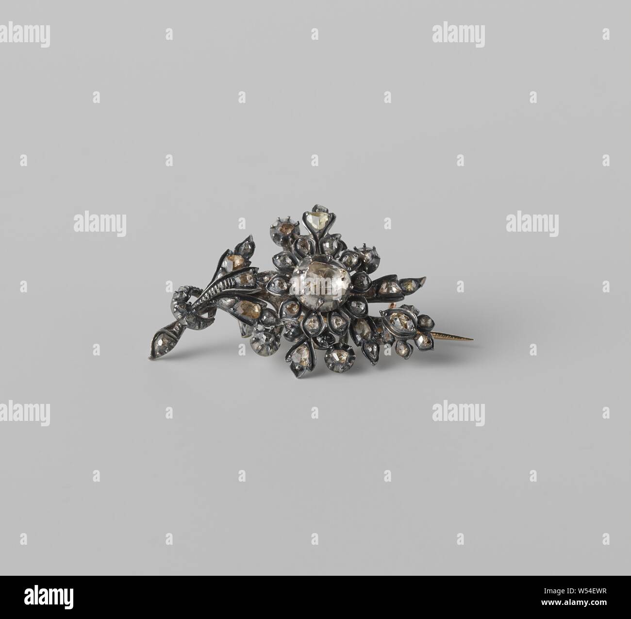 Broche Ancienne Métal Argenté Avec Brillants - Vintage - Accessoire Occasion élégant