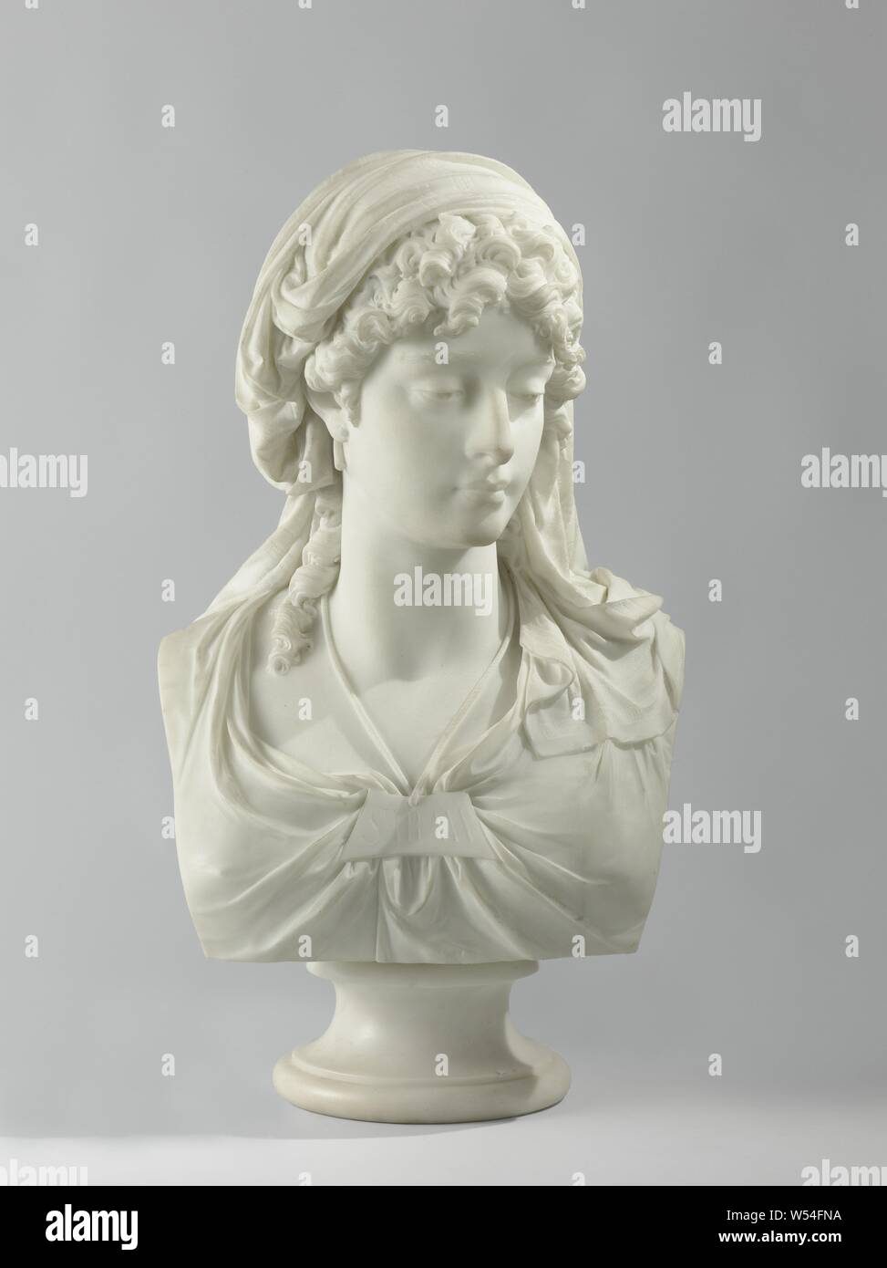 Sculpture intitulée Sarah avec socle en marbre blanc, les personnes historiques - BB - femme ((full) buste portrait), Sarah Bernhardt, Frans Stracké, Amsterdam, ch. En 1877, le marbre (rock), H 76 cm Banque D'Images