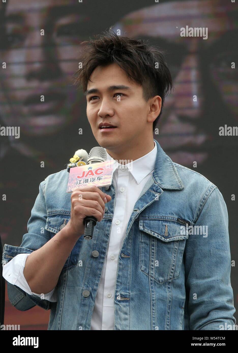 FILE--acteur chinois Zhai Tianlin assiste à une conférence de presse pour  la nouvelle série TV 'White Deer Plain' dans la ville de Xi'an, province du  Shaanxi du nord-ouest de la Chine Photo