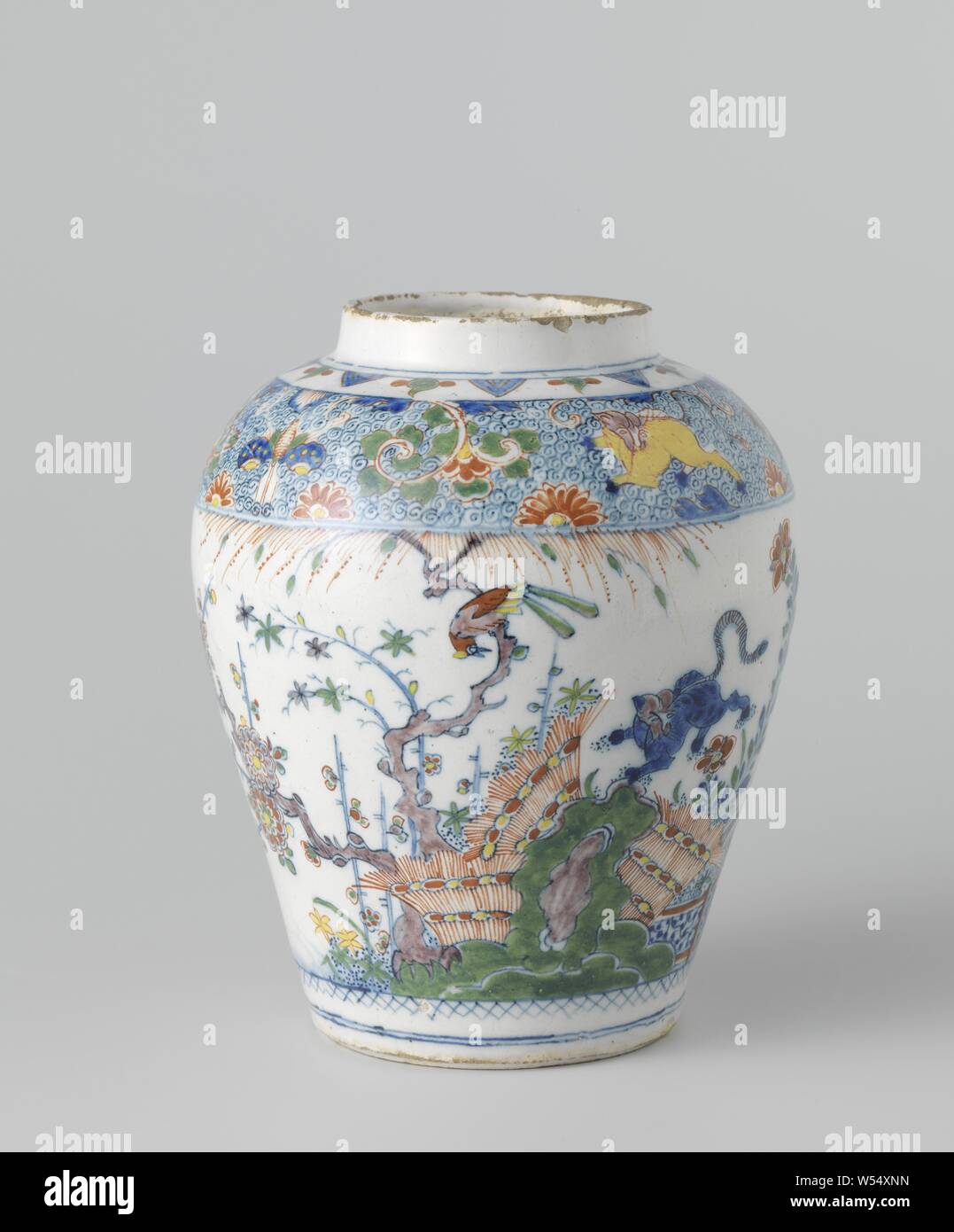 Pot (sans couvercle), Pot (sans couvercle) de la faïence. La décoration multicolore., anonyme, Delft, 1740 - 1770, h 16,8 cm × 12,5 cm d Banque D'Images