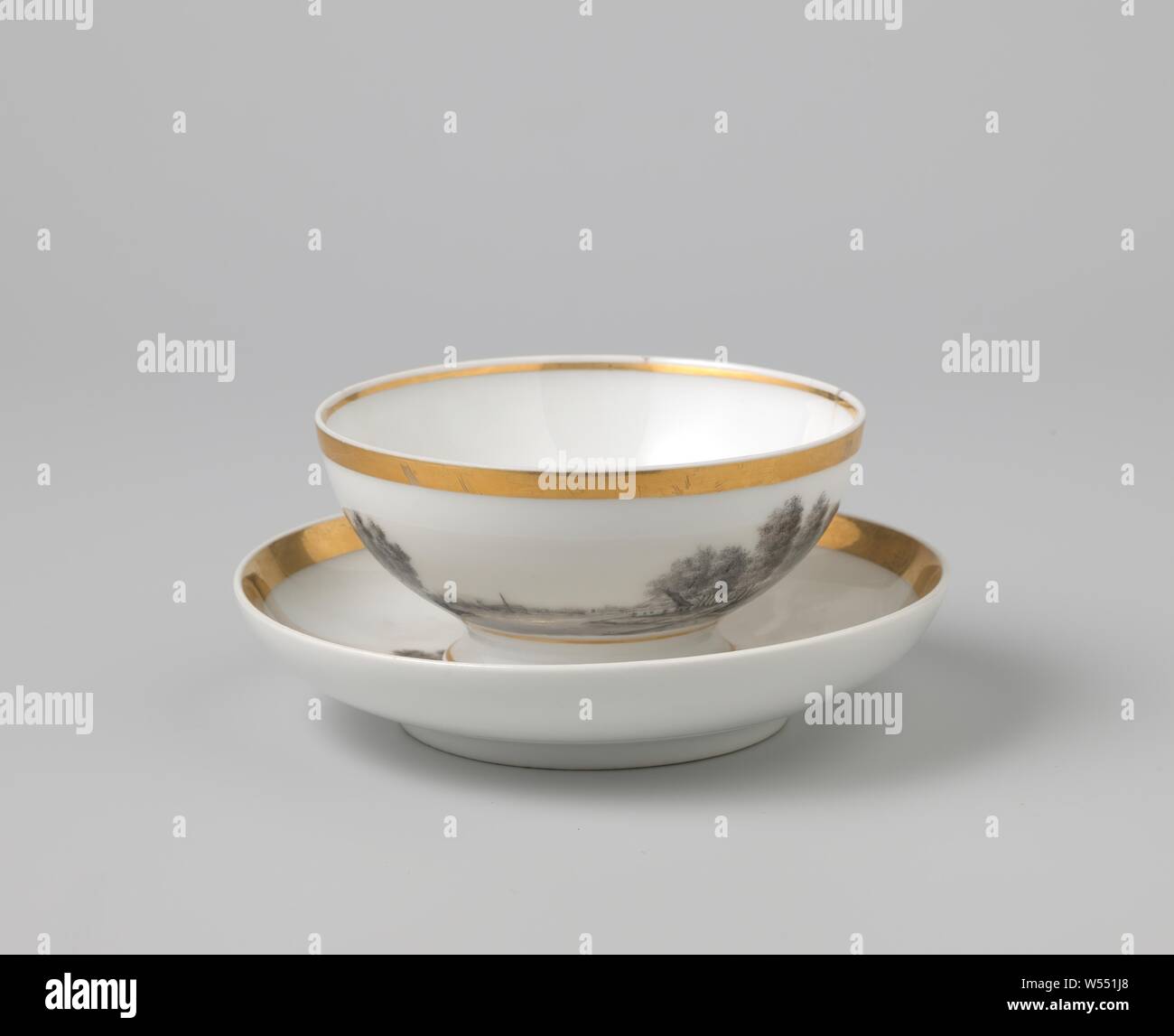 La cuvette avec un paysage d'eau et d'un monogramme, tasse en porcelaine sur une base, peinte sur l'émail en noir et or. Sur le mur d'une rivière paysage avec des bâtiments sur la banque et le monogramme I : D : H. bandes dorées sur le pied et edge. Inscrite sur le fond avec VD., anonyme, l'Europe, c. 1850, Porcelaine, glaçure (matériel), de l'or (métal), la vitrification, H 5,5 cm d 11 cm d 6,2 cm Banque D'Images