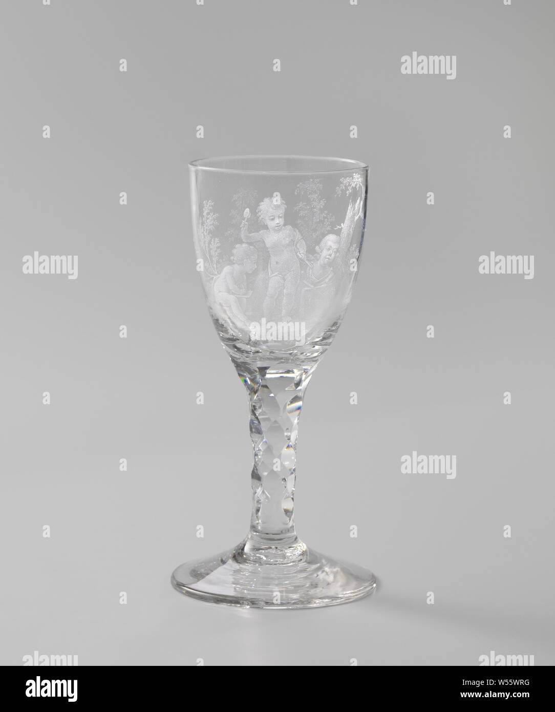 Verre de vin avec deux enfants faire un buste ou William V, calice d'une représentation de deux putti, l'un putto avec marteau et burin, Pied conique. L'élargissement, facet-cut trunk, devenir un calice légèrement courbé. Sur le calice, dans un paysage, la personnification du dessin et de la sculpture, représenté par un putto assis avec une feuille de papier sur son genou et un tire-ligne dans la main et un putto, travaillant sur un buste de Prince stathouder Guillaume V (1748-1806), qui se dresse sur une base rectangulaire. Juste en dessous de l'exécution D : Wolff 1794, Cupids : 'amores', 'amoretti', 'putti", anonyme, 1794 Banque D'Images Verre de vin avec deux enfants faire un buste ou William V, calice d'une représentation de deux putti, l'un putto avec marteau et burin, Pied conique. L'élargissement, facet-cut trunk, devenir un calice légèrement courbé. Sur le calice, dans un paysage, la personnification du dessin et de la sculpture, représenté par un putto assis avec une feuille de papier sur son genou et un tire-ligne dans la main et un putto, travaillant sur un buste de Prince stathouder Guillaume V (1748-1806), qui se dresse sur une base rectangulaire. Juste en dessous de l'exécution D : Wolff 1794, Cupids : 'amores', 'amoretti', 'putti", anonyme, 1794 Banque D'Images