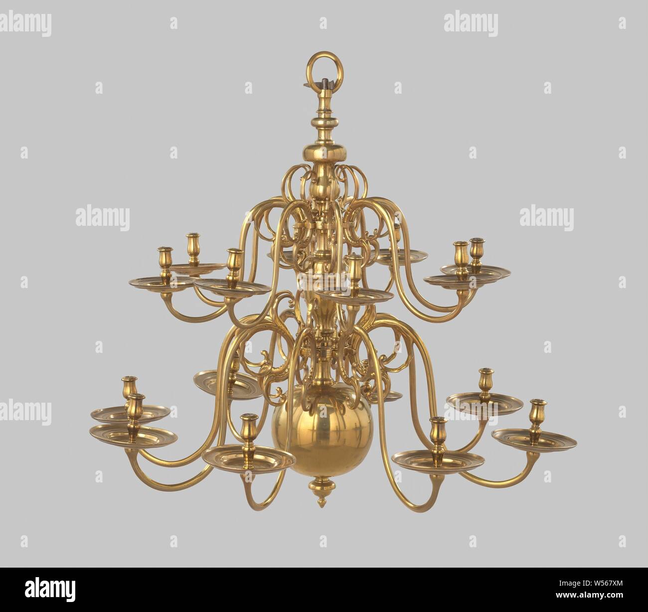 Lustre, Bougie couronne de deux hauteurs, chacune avec huit bras, faite d'airain et de fer., anonyme, Amsterdam (éventuellement), 1650 - 1675, le laiton (alliage), de fer (métal), forgeage, h 120 cm 132 cm × D × W 103 kg h 110 cm l 149 cm 80 cm × D × W 335 kg Banque D'Images