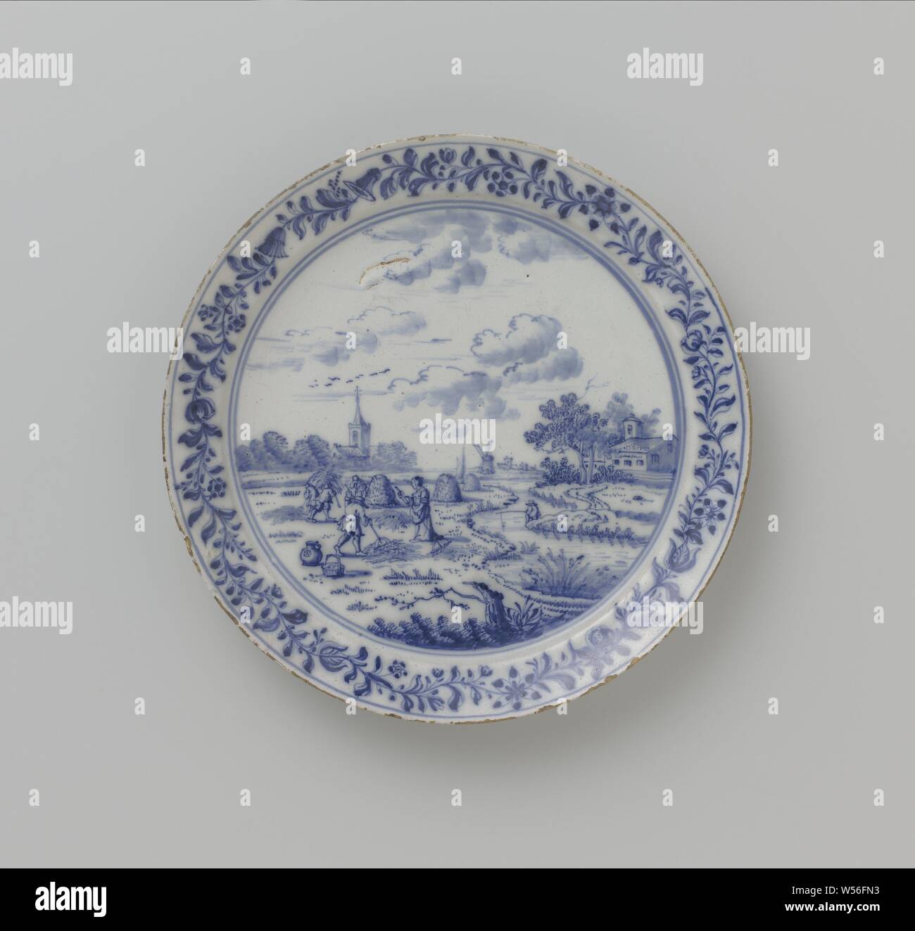 Plaque plaque plaque de faïence, faïence plaque avec paysage, paysages dans la zone tempérée, produits et sous-produits agricoles : hay, anonyme, Amsterdam, c. 1710 - c. 1735, D. 23,5 cm Banque D'Images
