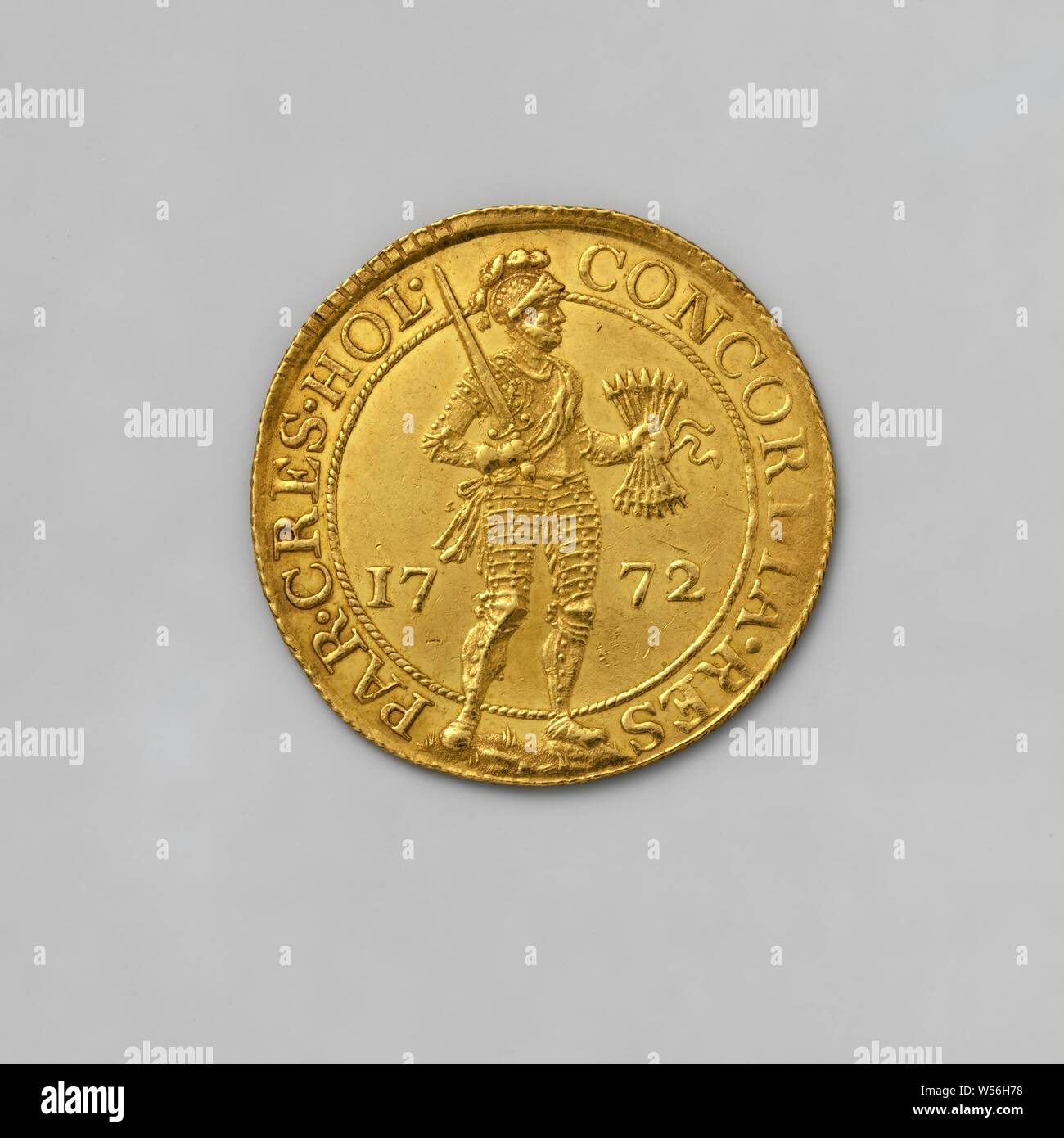 Double Dutch gold ducat, 1772, Holland, 1772 double ducat d'or, Avant : knight debout à droite entre les années sur le terrain. Dans la main droite, l'épée dans la main gauche le jeu de flèches. Inverse : en ligne de cinq carrés décorés de l'inscription. Bord du câble., Province de Hollande, Dordrecht, l'or (métal), frappant (métallurgie), d, 2,9 × 6,99 W Banque D'Images