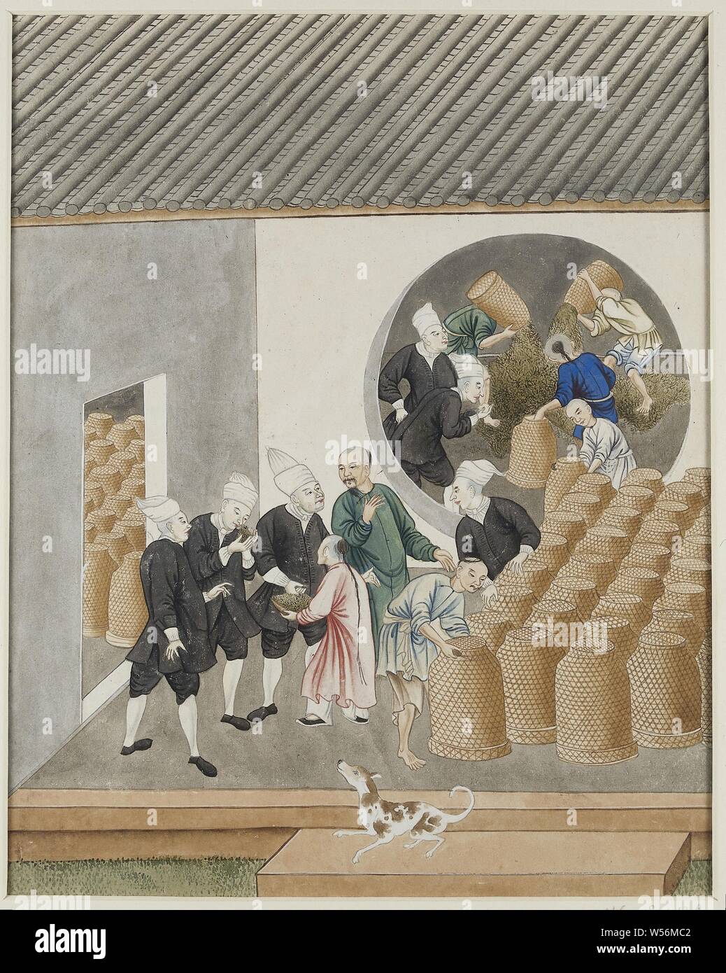 L'échantillonnage du thé, six hommes néerlandais (turban sur, grand nez) juge (odeur) le plateau d'osier dans un entrepôt de Chinois de Canton, dans l'avant-plan un chien tacheté. Le spectacle en haut fermée par le bord d'un toit. Partie d'un groupe de quatre gouaches sur la production et l'exportation de thé de Chine par le VOC vers 1750, Chine, Canton, Dutch East India Company, anonyme, c. 1770, papier, peinture, gouache (peinture), dessin, h 313 mm × 250 mm w Banque D'Images