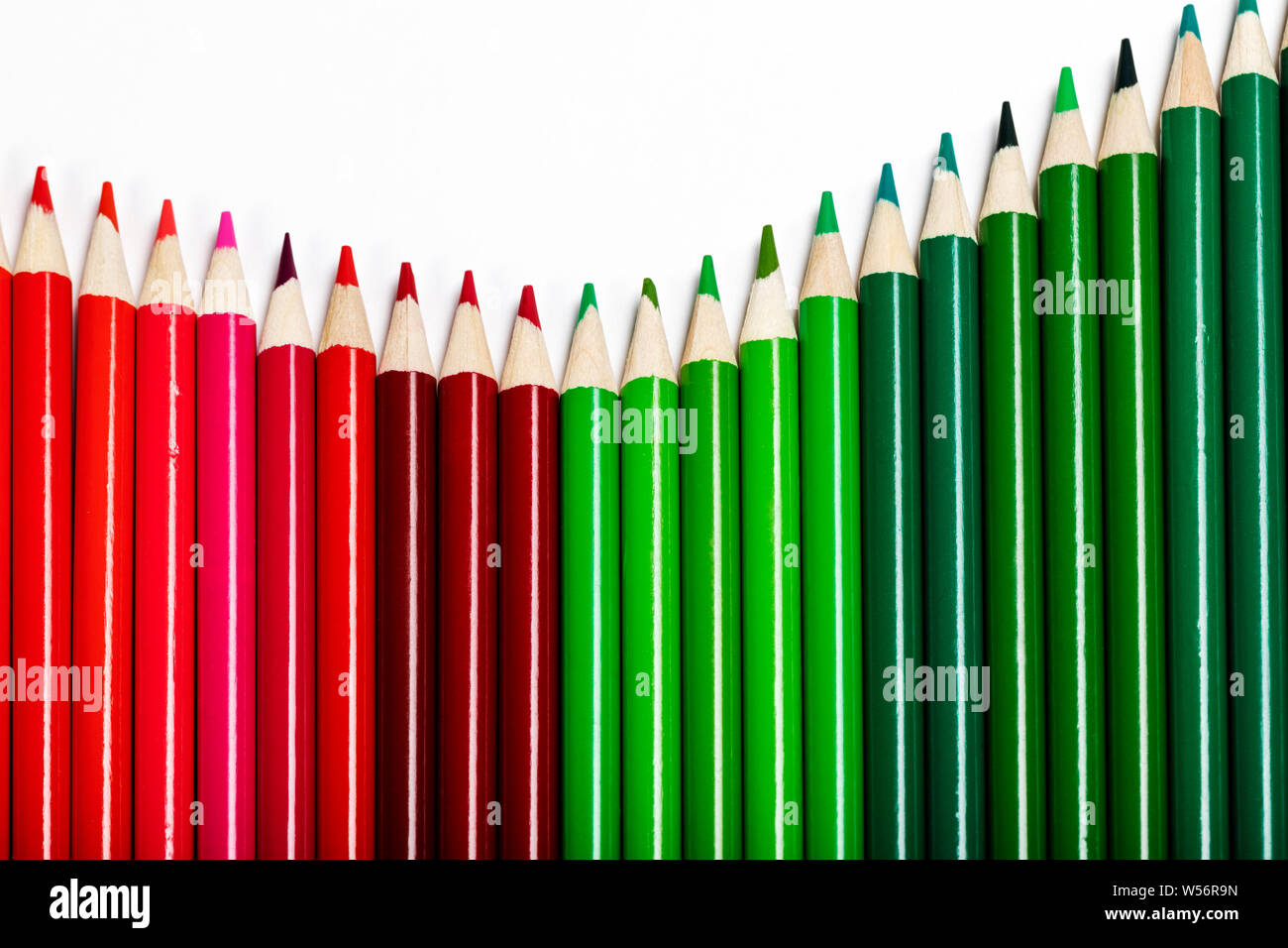Crayons de couleur représentant les entreprises graphique d'augmenter les profits Banque D'Images