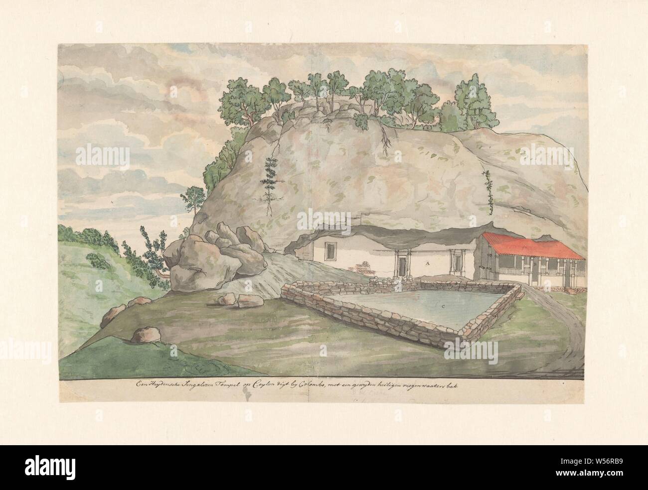 Adam's Mountain (Mulkirigala), entrée à l'image taillée dans la Chambres des roches, sanctuaire bouddhiste sur Ceylan, près de Mulgirigala. Bâtiments sous un rocher, une grotte bouddhique, par un bassin d'eau. Avec l'inscription, les lieux et objets de culte, de l'hindouisme, le bouddhisme, le jaïnisme, Mulkirigala, Dutch East India Company, Jan Brandes, Sri Lanka, 10-Oct-1785 - 30-Dec-1785, papier, encre, crayon, pinceau, h 263 mm × W 388 mm Banque D'Images