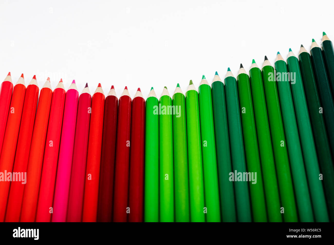 Crayons de couleur représentant les entreprises graphique d'augmenter les profits Banque D'Images