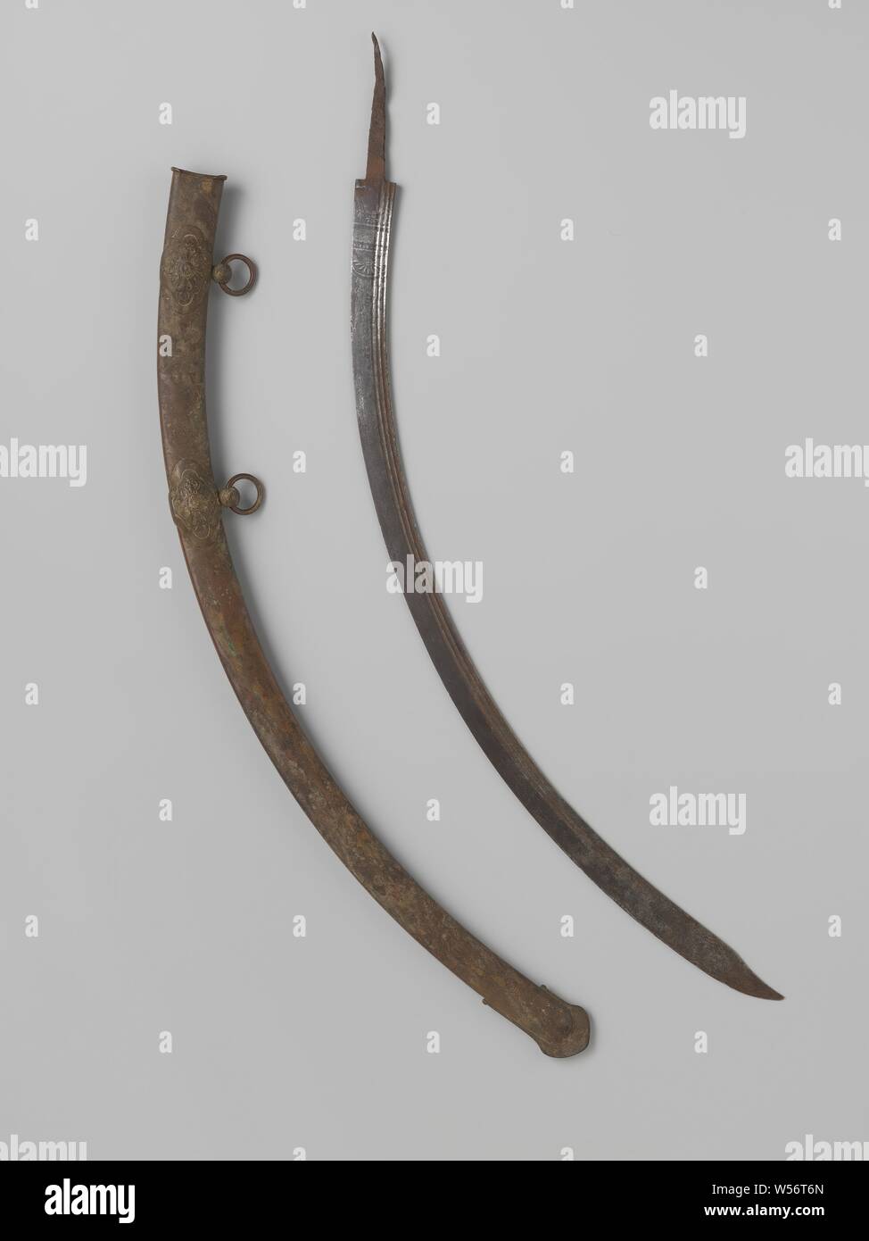 Sabre de cavalerie française avec fourreau, sabre de cavalerie française ou sabre Mamelouk, sans fond, France, anonyme, c. 1800 - c. 1950, le fer (métal), l 87,8 cm × w 8 cm l 87,8 cm Banque D'Images