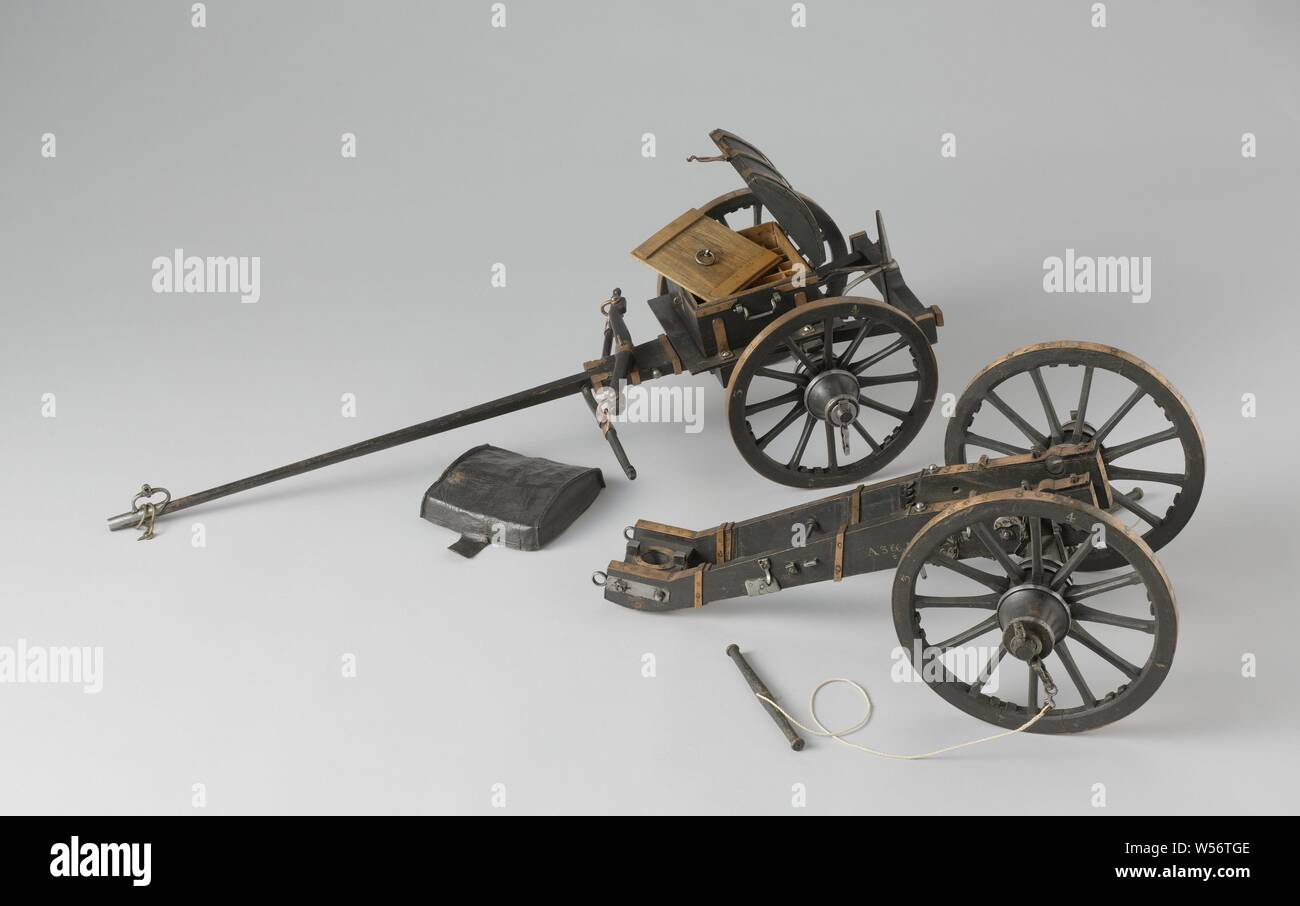 Voiture de munitions appartenant à un modèle d'artillerie en bronze d'un court-circuit 3-pounder sur le carter, Bronze modèle d'un court-circuit 3-pounder sur le carter et avec des munitions/voiture. Le cas est marqué sur la joue droite un 3 lb. M. K.N.1 et 1/6. La marque A 3 lb est sur la joue gauche. M.L. à trouver. La marque N  = 1 et 't 1/6 sont fixées sur le moyeu des deux roues. N  = 1 La marque est appliquée à la voiture sur les deux moyeux avant et à l'arrière de l'essieu rigide. Le canon et les barres de remorquage de la remorque avant sont manquants, ainsi que les outils de charge., bronze (métal), bois (matière végétale), l 75 cm × w 32 cm × H 19 cm Banque D'Images