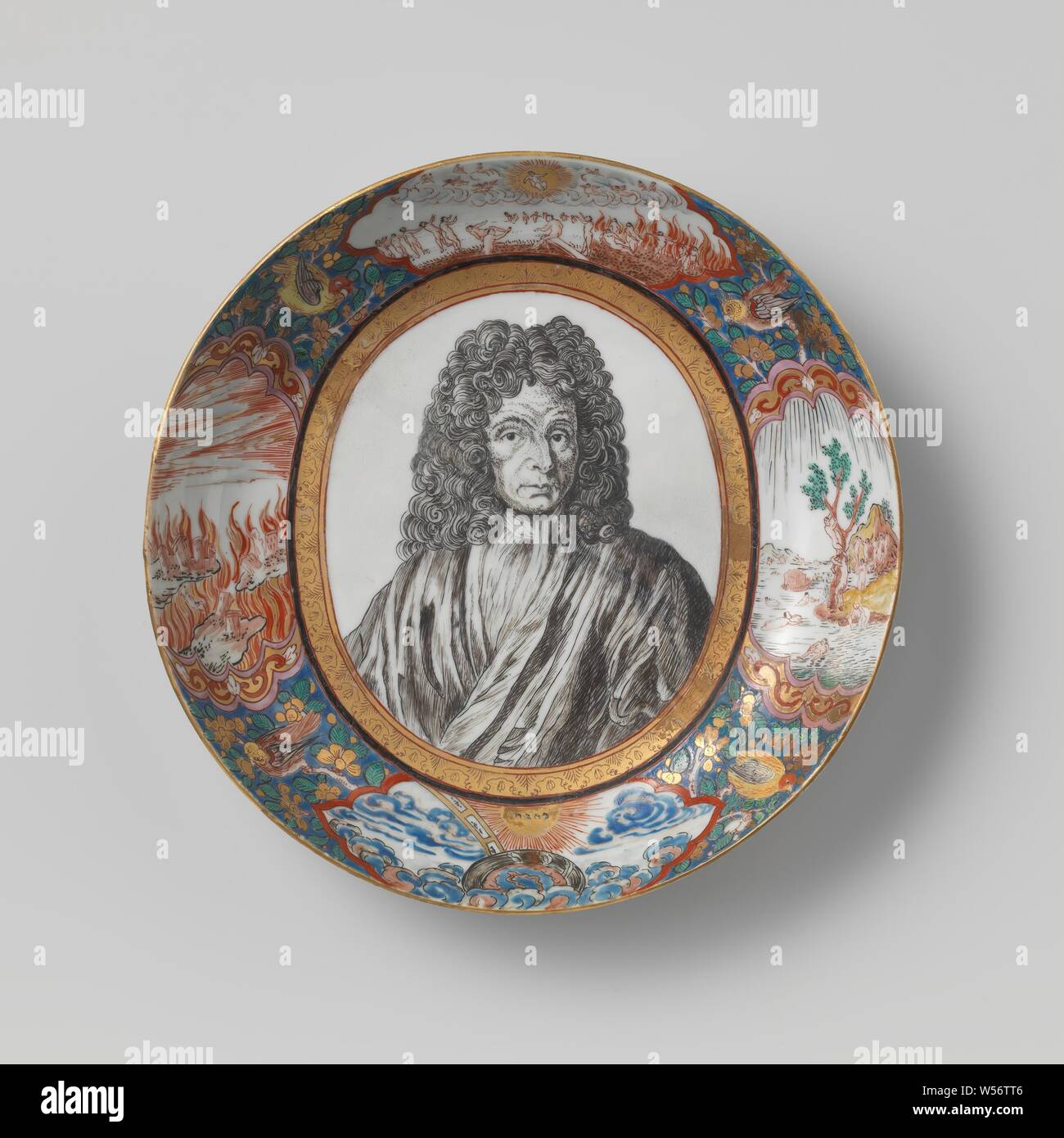 Plat de soucoupe avec un portrait de théologien Willem Deurhof, plat en porcelaine, émail peint en couleurs, noir et or. Sur l'étagère un médaillon ovale avec une bordure dorée dans laquelle le portrait de Willem Deurhoff (1650-1717). Sur le bord quatre scènes bibliques : le jugement dernier, la disparition de Sodome et Gomorrhe, l'inondation et lettres hébraïques dans le ciel (JAWEH) dans un contexte de sprays de fleurs et d'oiseaux. Une inscription sur la face inférieure : 'ce' s Deurhoff, qui a réformé la confession de cartes, l'Ongodist avec une ruée d'Hijlig Kruysbelief raison, défend, la bonne vie, écrit avec la bouche, la plume Banque D'Images