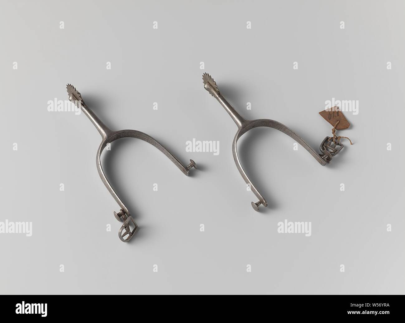 La voie de l'acier, acier avec boucle de piste, col droit avec une grande roue dentée., anonyme, Pays-Bas, 1825 - 1832, l'acier (alliage), l 16 cm × w 8 cm Banque D'Images
