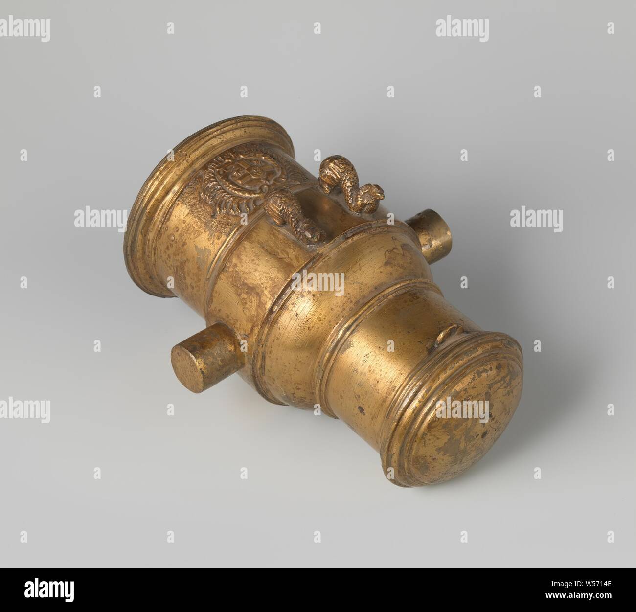 Mortier en bronze avec armoiries Pauw, mortier en bronze avec des armoiries de la famille Pauw., anonyme, 1700 - 1750, kanon, l 25 cm × l 47 cm d 8,5 cm × w 21 cm Banque D'Images